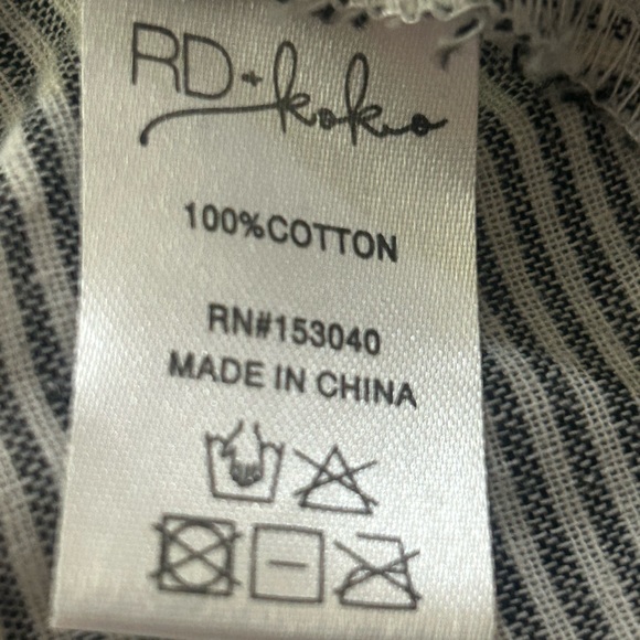 RD & Koko | Size Large Pinstripe Top With Embroidered Sleeves - Picture 6 of 7